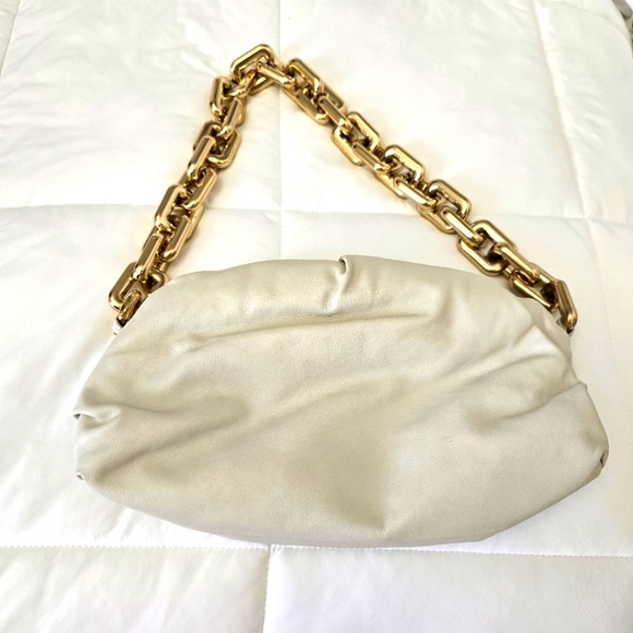 Bottega Veneta Chain Pouch in White - Picture 7 of 7